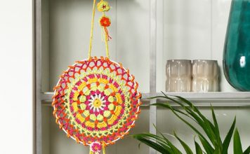 Vrolijke raamhangers – Felle kleuren in een cirkel raamhangers