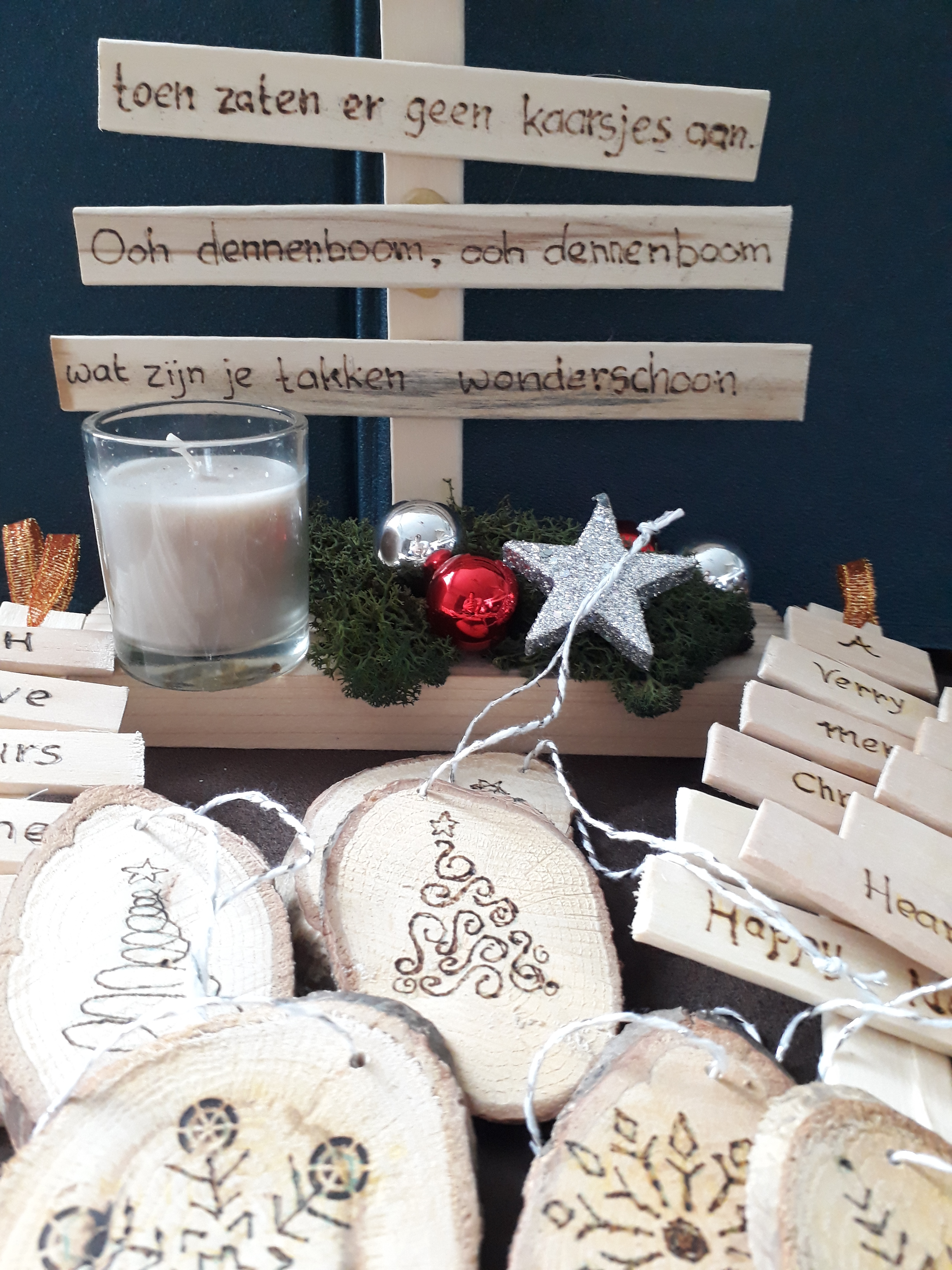 Gestaag caravan taart Houten kerstdecoratie, zelf houten decoraties maken met hout brandpen