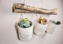 Blikken met borduurstempel
