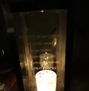 Glasgraveren op een windlicht