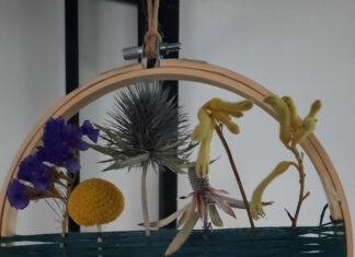 Droogbloemenhanger van borduurring droogbloemenhanger van borduurring