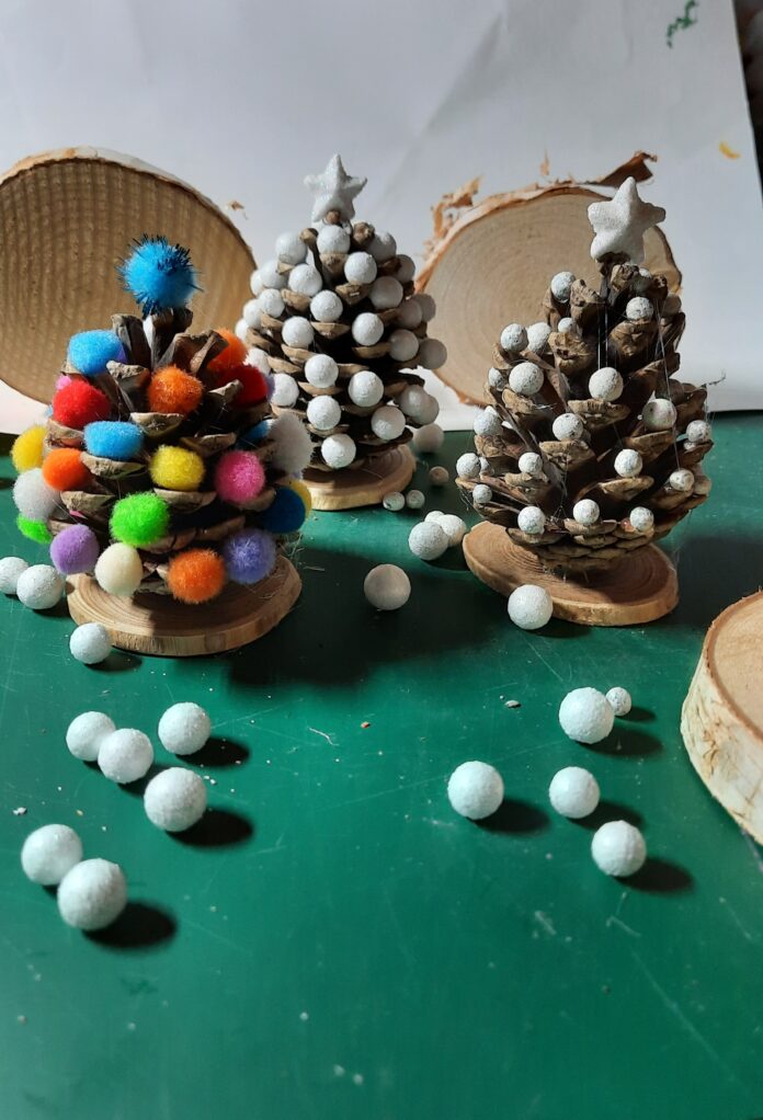 dennenappel als kerstboom