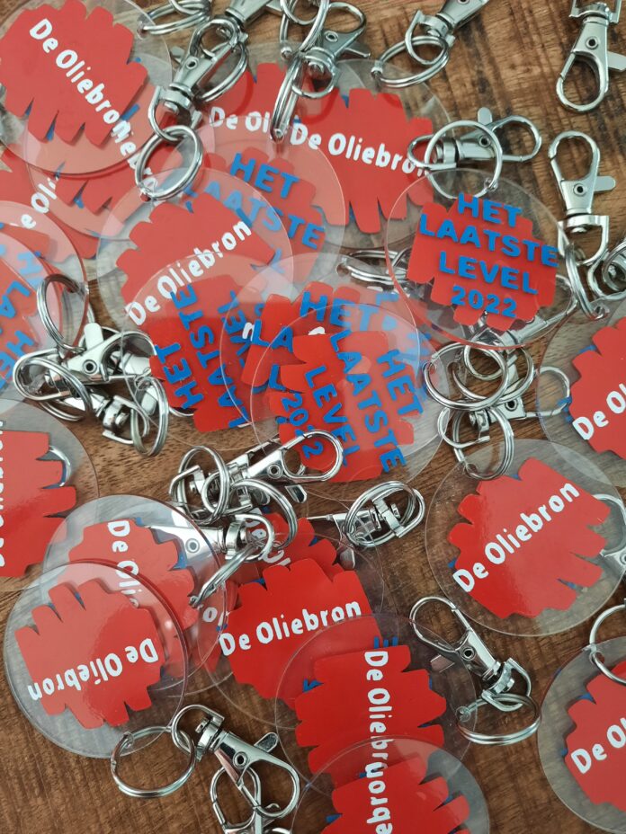 plexiglas sleutelhanger bestickeren