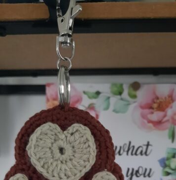 Sleutelhanger van een hondenpootje haken sleutelhanger van een hondenpootje