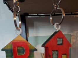 Houten huisje sleutelhanger houten huisje sleutelhanger