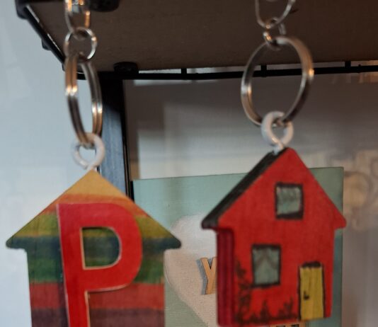 Houten huisje sleutelhanger houten huisje sleutelhanger