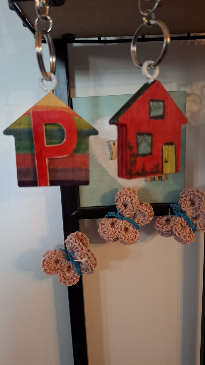 houten huisje sleutelhanger